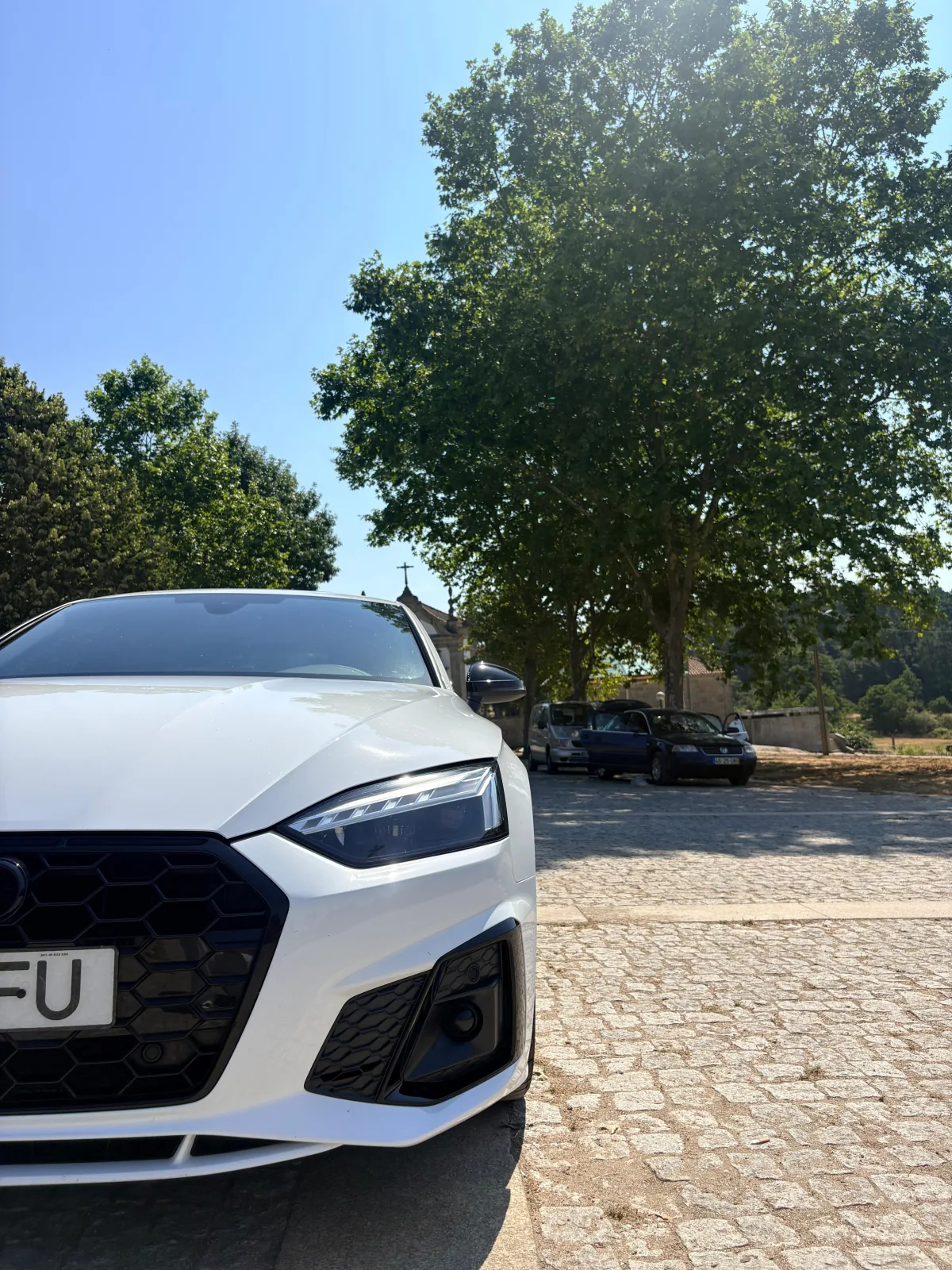 Detalhe do farol e da grelha do Audi A5 Sportback S line