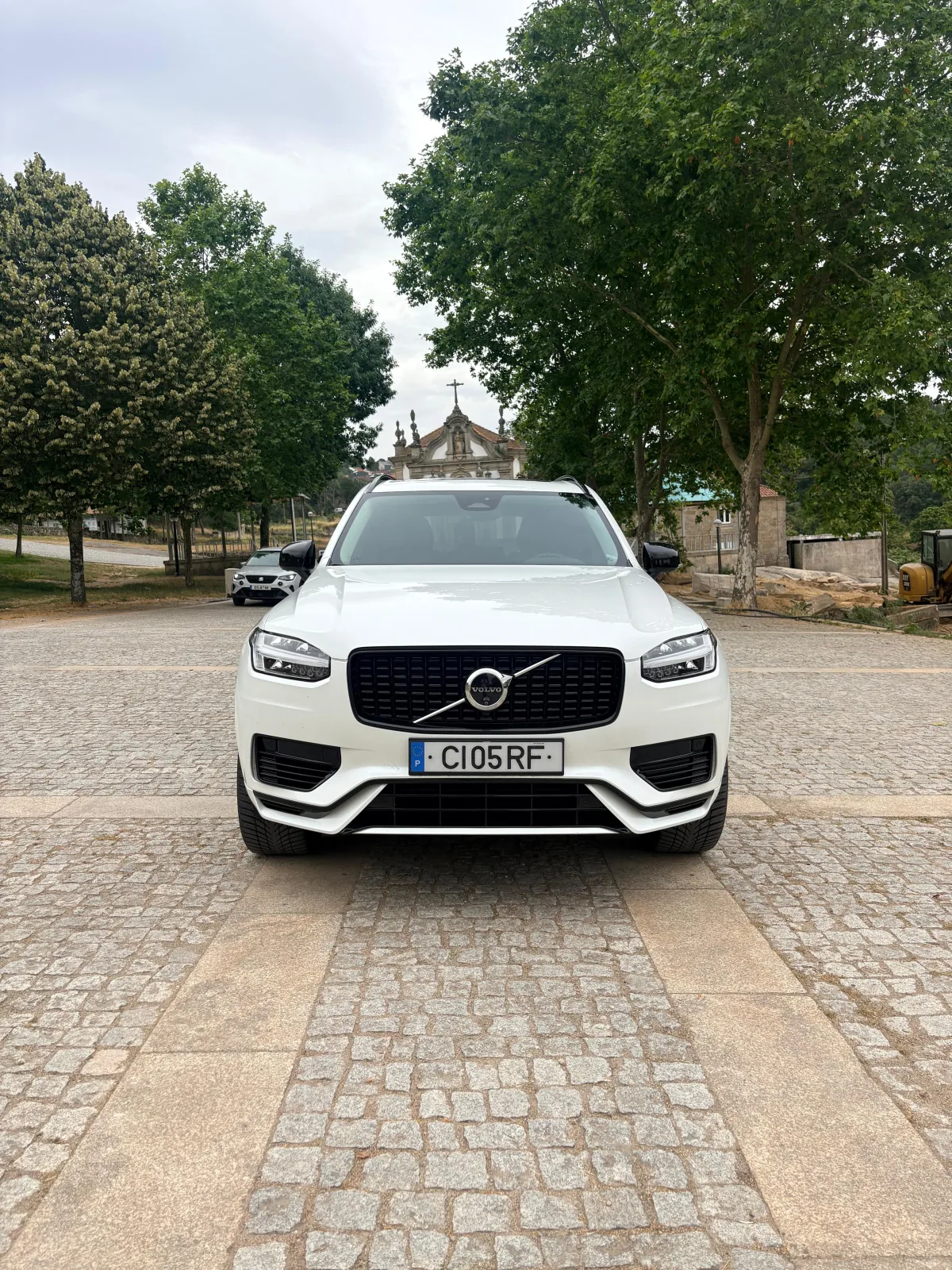 Volvo XC90 T8 2023 visto de frente